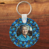 ブルーエレガントバラフローラルパターンモノグラーム写真 キーホルダー (裏面)