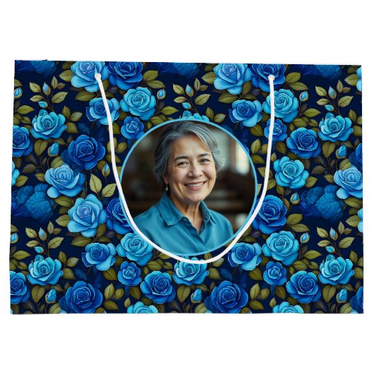 ブルーエレガントバラフローラルパターンモノグラーム写真 ラージペーパーバッグ (裏面)