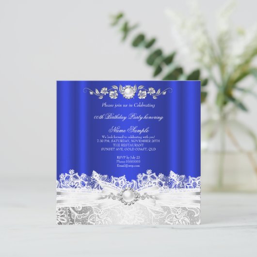 ブルーエレガントホワイトレース王室のジュエルボウ誕生日 招待状 (スタンド正面)