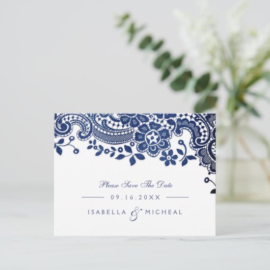 ブルーエレガントヴィンテージレース結婚式の日付を保存 案内ポストカード (スタンド正面)