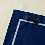 ブルーエレガント淡い色のティール（緑がかった色）パームツリーパーソナライズされた ビーチタオル (インサイチュ)