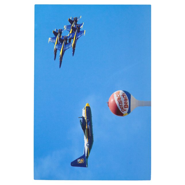 ブルーエンジェルのPensacolaのビーチのエア・ショー メタルプリント (正面)