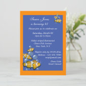 ブルーオレンジのビーチバースデー カスタマイズ可能 招待状 (スタンド正面)