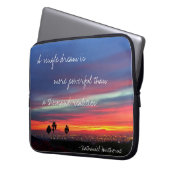 ブルーオレンジサンセットフォトア独身のドリーム引用文 ラップトップスリーブ (正面左)