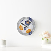 ブルーオレンジチームカラーズバストライプッサー ラウンド壁時計 (ホーム)