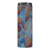 ブルーオレンジ色の花柄デジタルアート タンブラー (裏面)