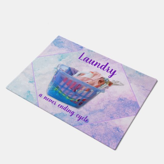 ブルーカカラフルゴのハンガーで畳んだ洗濯物 ドアマット (アングル)