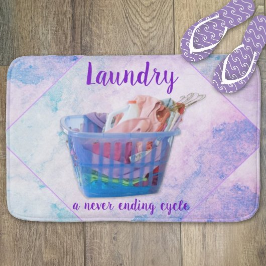 ブルーカカラフルゴのハンガーで畳んだ洗濯物 バスマット