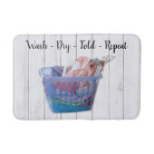 ブルーカカラフルゴのハンガーで畳んだ洗濯物 バスマット (正面)