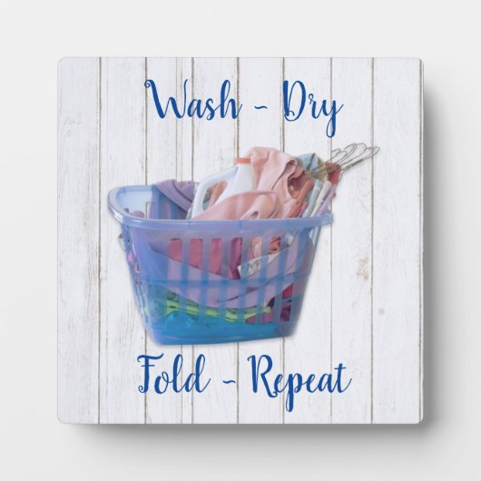 ブルーカカラフルゴのハンガーで畳んだ洗濯物 フォトプラーク (正面)