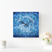 ブルーカッコいいタイルスイミングプールファミリー名カスタム名La スクエア壁時計 (ホーム)