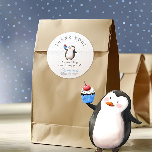 ブルーカップケーキペンギンお祝い少年の誕生日 ラウンドシール