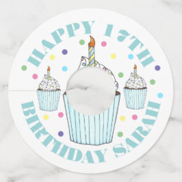 ブルーカップケーキ振りかける誕生日パーティーキャンドルケーキ ワイングラスタグ