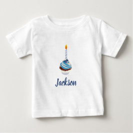 ブルーカップケーキ誕生日キャンドルと名前 ベビーTシャツ