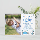 ブルーカニシーアニマルシェルボーイフォト誕生日イン 招待状 (スタンド正面)