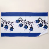 ブルーカンタベリーベルズオンつる植物花 ビーチタオル (正面)