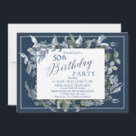 ブルーガーランド50th誕生日パーティー 招待状<br><div class="desc">そろそろ行く時間だ祝よ、この招待は完璧だ！このデザインはダークブルーの背景に青と緑のエレガントガーランドを施し、タイポグラフィをアクセントカスタムにした。</div>
