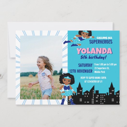 ブルーガールズスーパーヒーロー子供の誕生日 招待状 (正面)