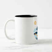 ブルーキュートおもしろいイラストレーションおもしろいワインクリスマス ツートーンマグカップ (左)