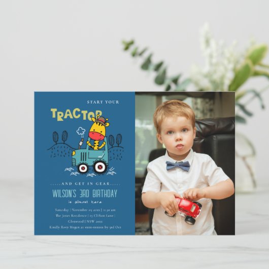 ブルーキレーフインファームトラクターボーイズフォト誕生日 招待状 (スタンド正面)