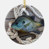 ブルーギルの魚を波止場とロープに セラミックオーナメント (正面)
