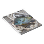 ブルーギルの魚を波止場とロープに ノートパッド (アングル)