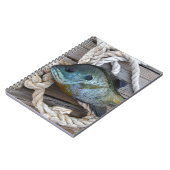 ブルーギルの魚を波止場とロープに ノートブック (左側)