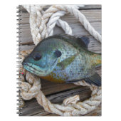 ブルーギルの魚を波止場とロープに ノートブック (正面)