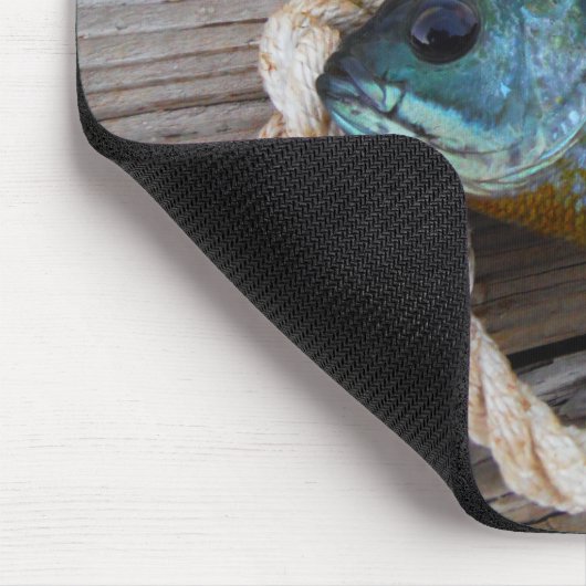 ブルーギルの魚を波止場とロープに マウスパッド (コーナー)