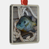 ブルーギルの魚を波止場とロープに メタルオーナメント (右)