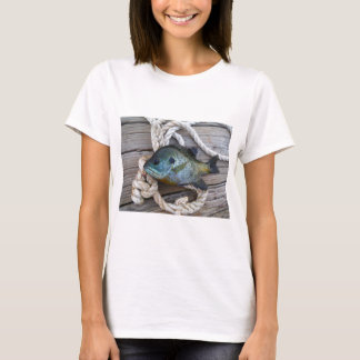ブルーギルの魚を波止場とロープに Tシャツ