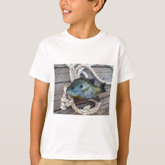 ブルーギルの魚を波止場とロープに Tシャツ
