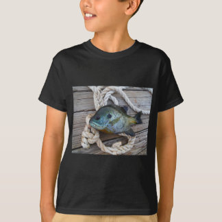 ブルーギルの魚を波止場とロープに Tシャツ