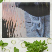 ブルーギルアットサンセットレイクの矢印 キッチンタオル (折り畳み)