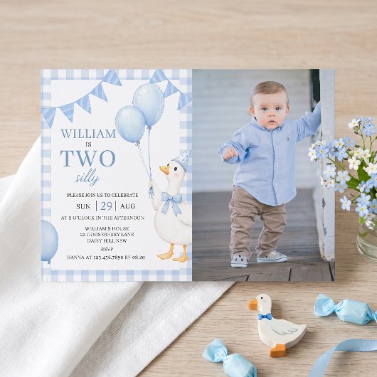 ブルーギンガムの2歳の男の子の誕生日招待状 お馬鹿なアヒル付き 招待状