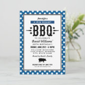 ブルーギンガムチェックのBBQ仔豚のバースデー 招待状 (スタンド正面)