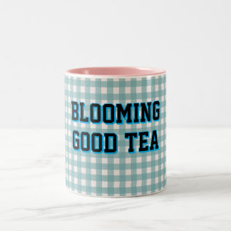 ブルーギンガム背景の「BLOOMING GOOD TEA」 ツートーンマグカップ