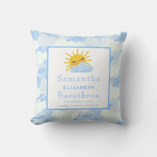 ブルークラウドサンシャインパーソナライズされたベビー誕生スタット クッション (正面)
