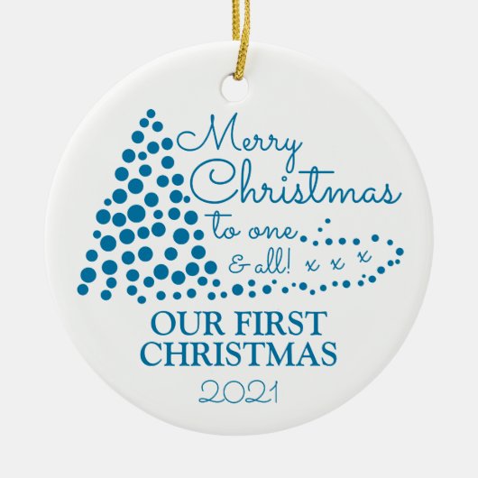 ブルークリスマスツリー、私たちの初めてのクリスマスクリスマス セラミックオーナメント (正面)