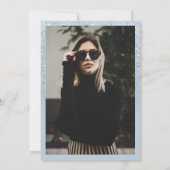 ブルーグリッター縁どスクリプト写真Sweet 16 招待状 (裏面)