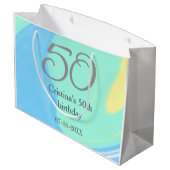 ブルーグリーングレー50th誕生日を追加する名前レトロ ラージペーパーバッグ (裏面アングル)