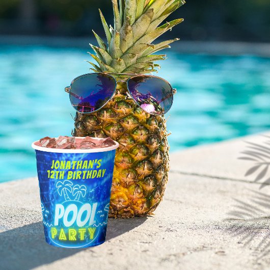 ブルーグリーンネオン白熱［赤熱］光を放つボーイズ誕生日プールパーティー 紙コップ