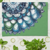 ブルーグリーンメダリオン – 抽象芸術 キッチンタオル (折り畳み)