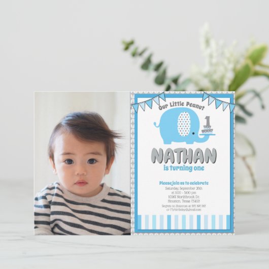 ブルーグレイモダンエレファントファースト誕生日写真 招待状 (スタンド正面)