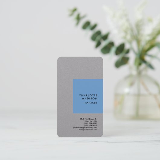 ブルーグレイモダンミニマル主義プレーンプロフェッショナル 名刺 (スタンド正面)