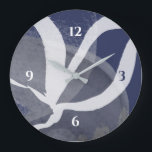 ブルーグレーと白芸術的水色大型クロック ラージ壁時計<br><div class="desc">時計モダンは青いグレーと白のカラーパレッ芸術的トで芸術的デザインを備えている。この抽象芸術組成物は、形状と線の組み合わせオーガニックに基づいて構築され、重ね合わされて複雑な抽象デザインの型枠にインターレースされる。青と白で表示される数値。リビングモダンルーム、ベッドルーム、キッチンまたはオフィスの壁のための壁の時計、または任意のモダン大事な行事のための考え芸術的深いホームギフト。提供されたフィールドを使用するカスタマイズか、または更にカスタマイズカスタマイズ「セクション」を選択してレイヤーに移動してデザインを表示し、背景色やその他のイメージ要素を好みに合わせて変更するか、またはデザイナーに「メッセージ」ボタンを使用してメッセージを表示する。</div>
