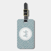 ブルーグレーのギリシャ人の鍵のモチーフの荷物のラベル ラゲッジタグ (正面縦)