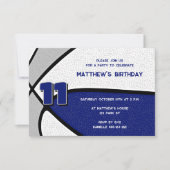 ブルーグレーのチームカラーバスケットボールの誕生日 招待状 (正面)