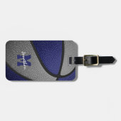 ブルーグレーチームカラーズモノグラムのバスケットボール ラゲッジタグ (正面横)
