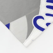 ブルーグレーバレーボールコートハッピープレイスタイポグラフィ フリースブランケット (角)